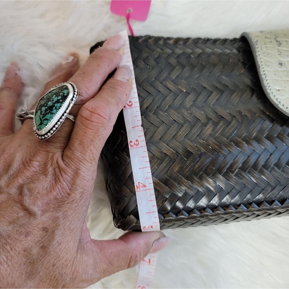 ARANAZ Handmade Filipino Woven Clutch w Metallic Embossed Magnetic Closure - Picture 13 of 16